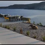 κυθνος δρυοπίδα, στούντιο χατζής Nyaraló